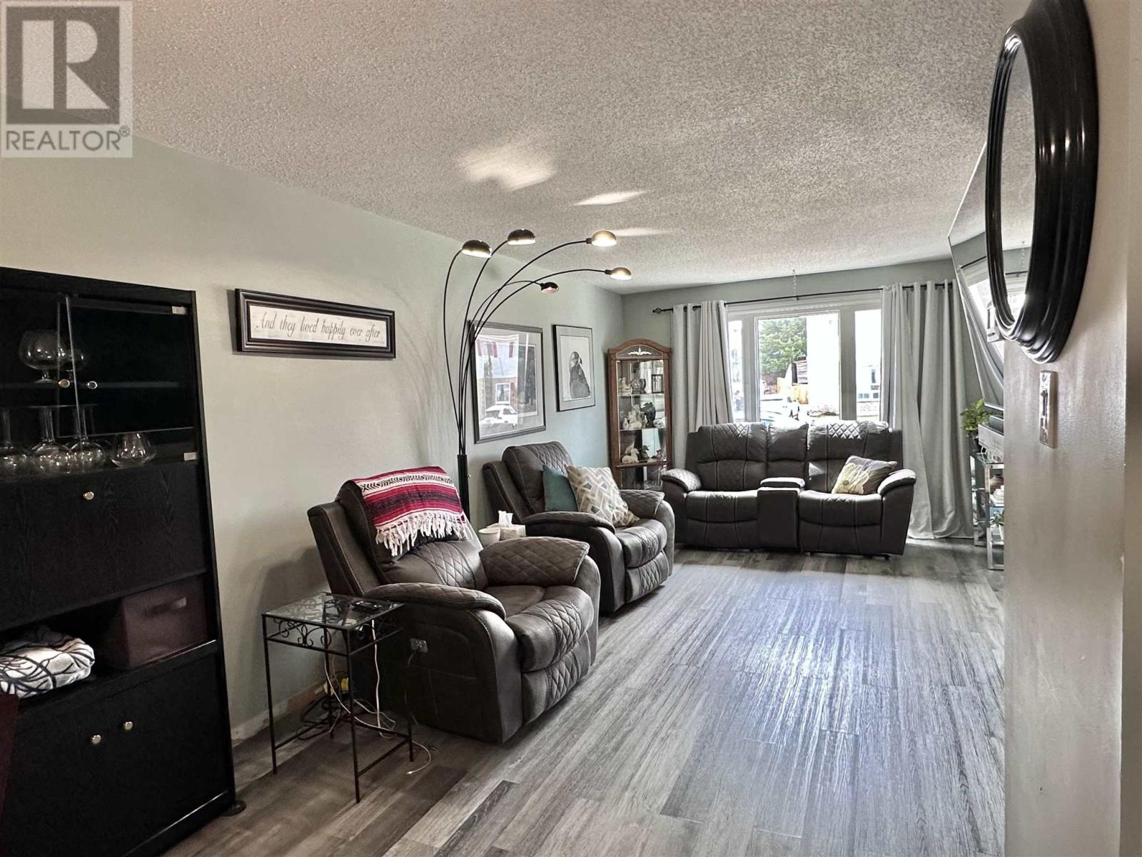 Property at 19 LaPrairie CRES image 2