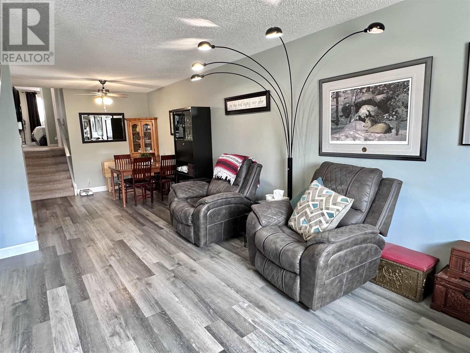Property at 19 LaPrairie CRES image 4