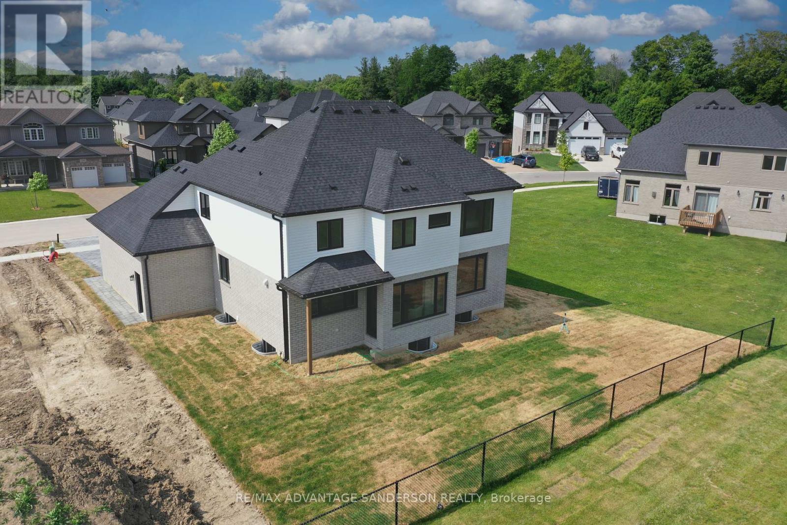 243 Songbird Lane, Middlesex Centre, Ontario  N0M 2A0 - Photo 6 - X12137566