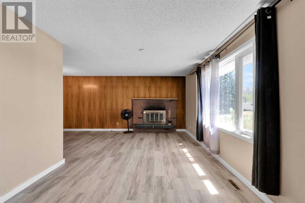 Property at 5439 Dalrymple Crescent NW image 4