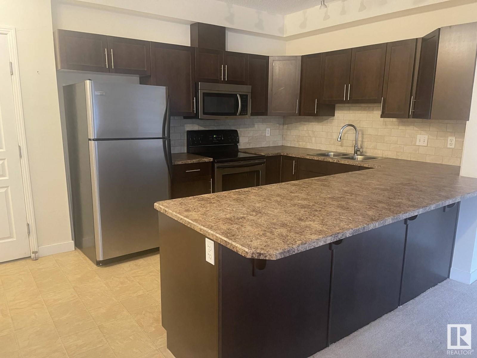 Property at #105 2035 GRANTHAM COURNT NW image 3