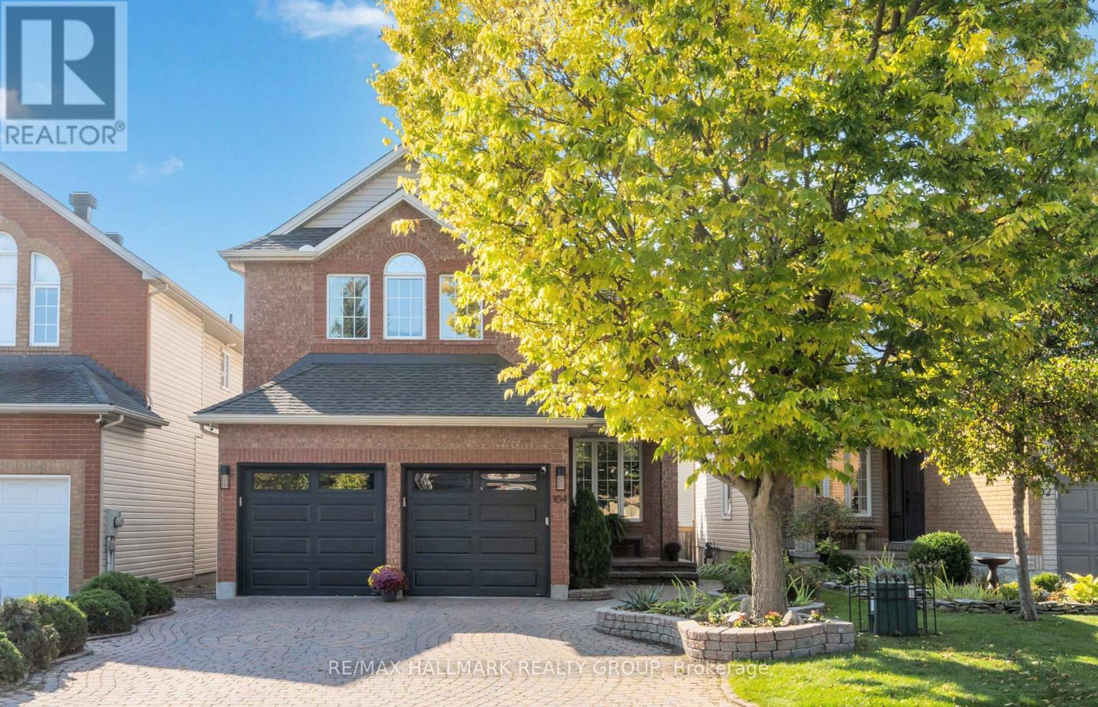 104 Meadowcroft Crescent, Ottawa, Ontario  K1J 1H1 - Photo 1 - X12135869