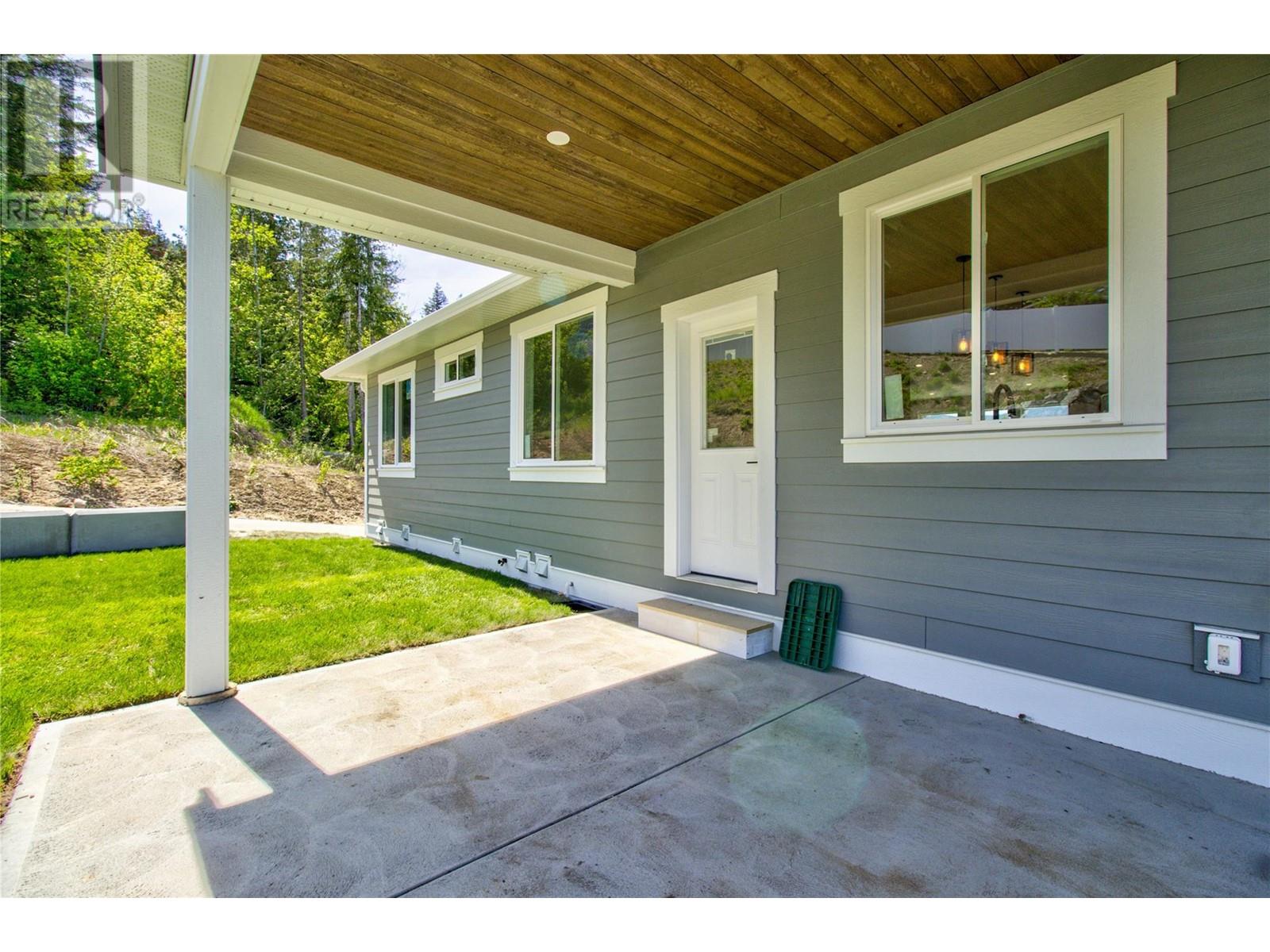 1740 9 Street Se, Salmon Arm, British Columbia  V1E 0G9 - Photo 4 - 10346897