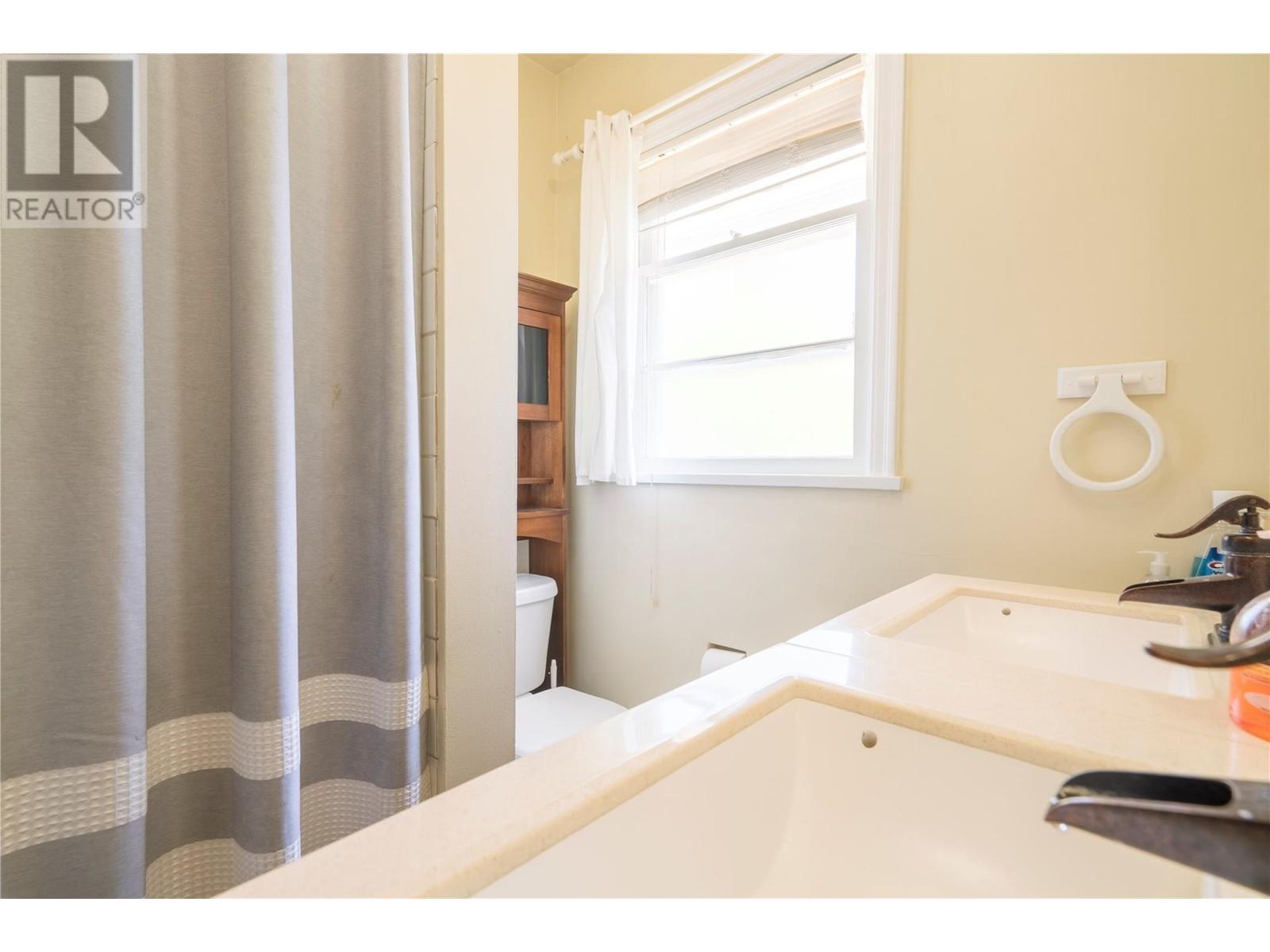 3095 Gordon Drive, Kelowna, British Columbia  V1W 3R1 - Photo 10 - 10347168