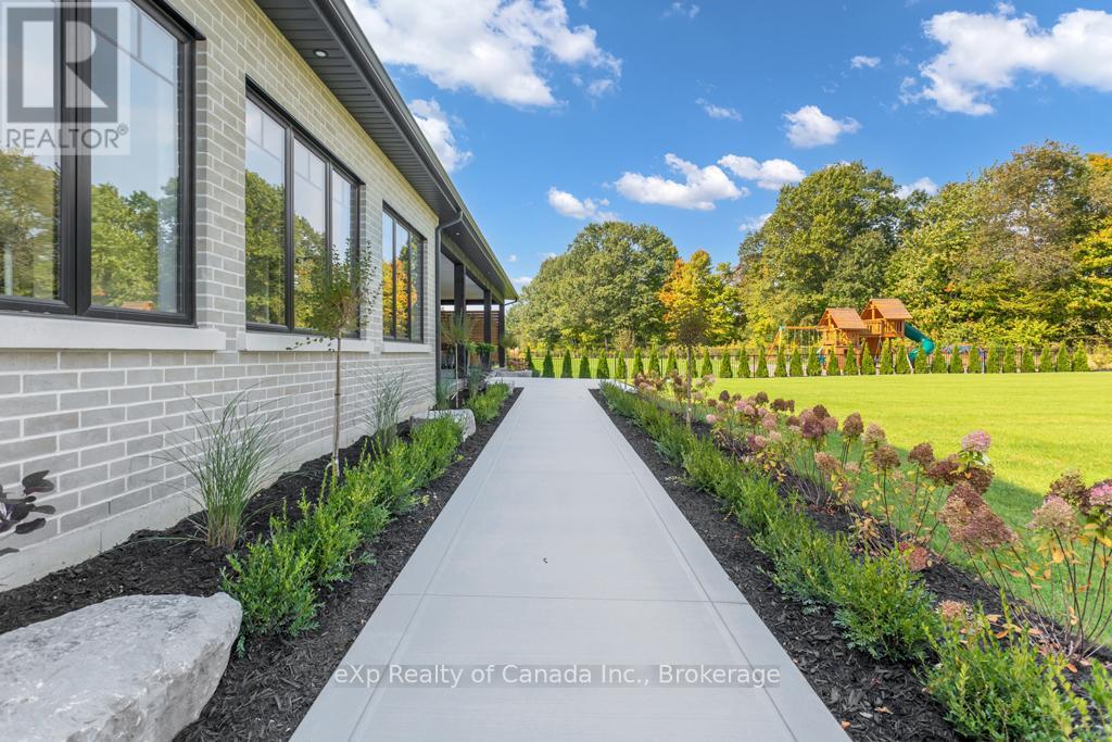 45 August Crescent, Norwich, Ontario  N0J 1R0 - Photo 6 - X12137571