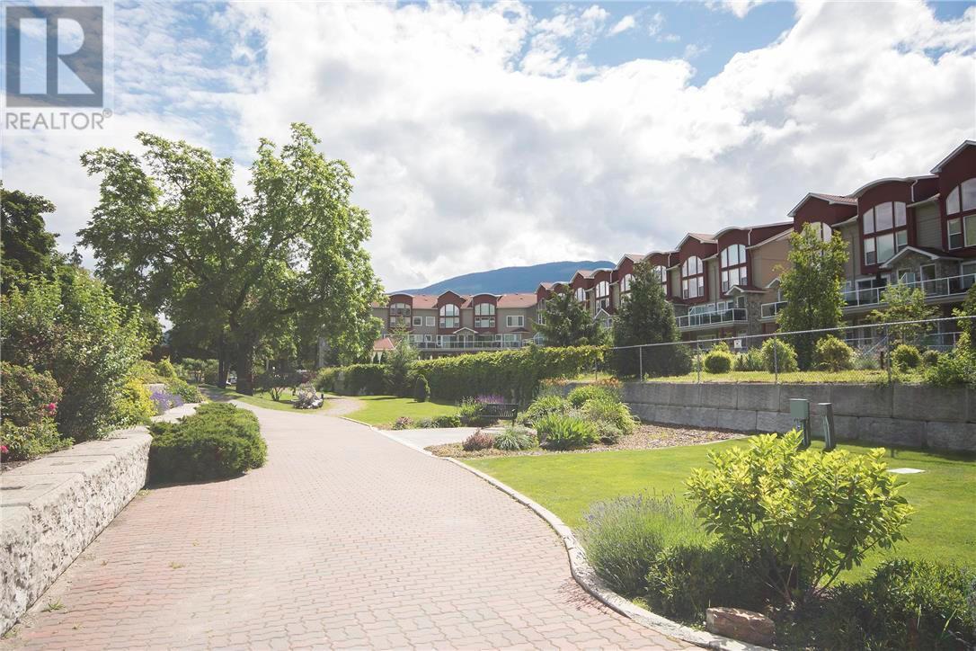 1130 Riverside Avenue Unit# 30, Sicamous, BC V0E2V1