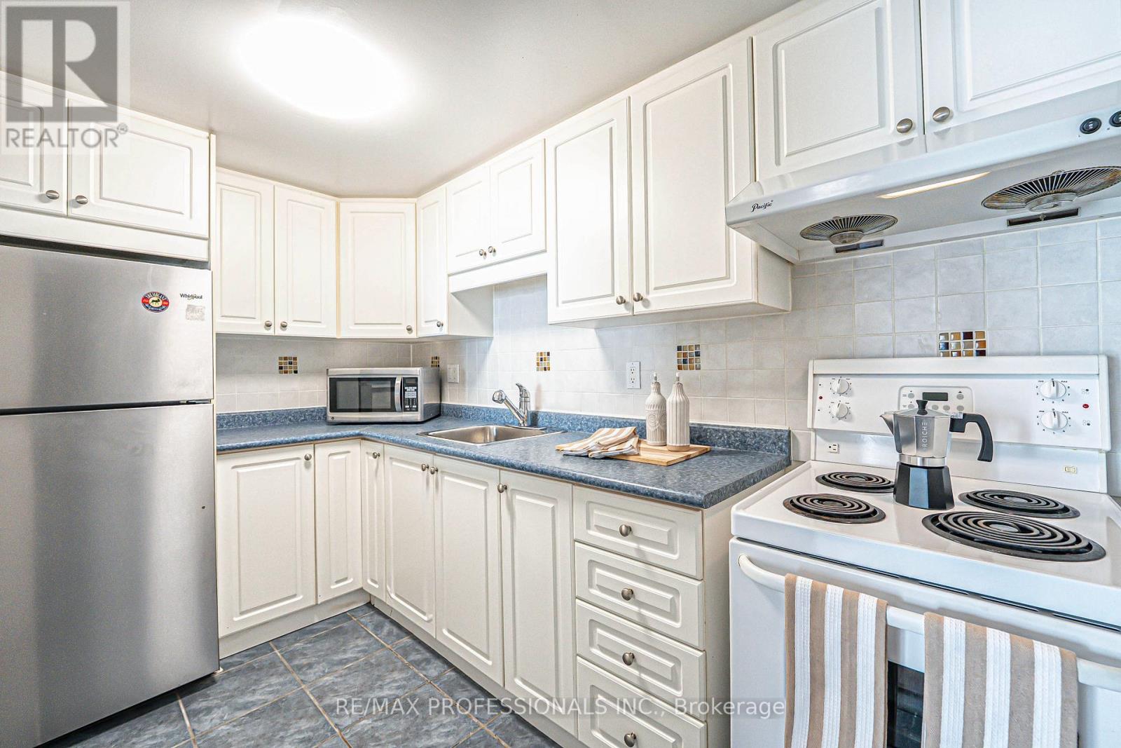 202 - 61 Main Street, Toronto, Ontario  M4E 2V6 - Photo 18 - E12135025