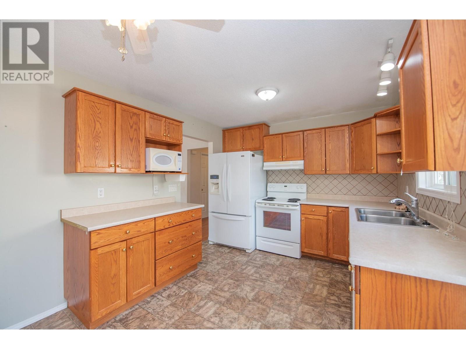 6627 Longacre Drive, Vernon, British Columbia  V1H 1H9 - Photo 39 - 10346440
