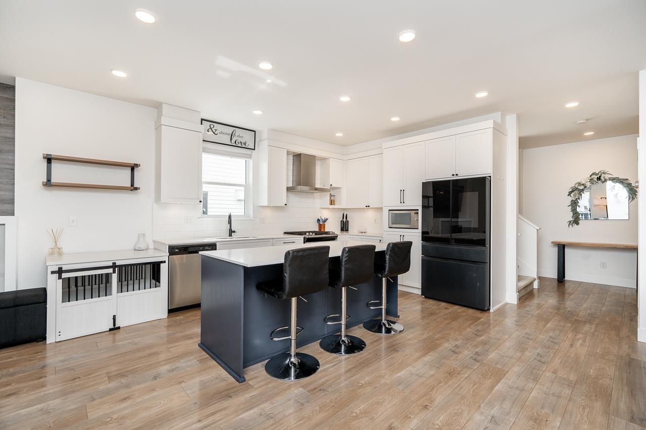 Property at 15 6897 201 STREET image 3