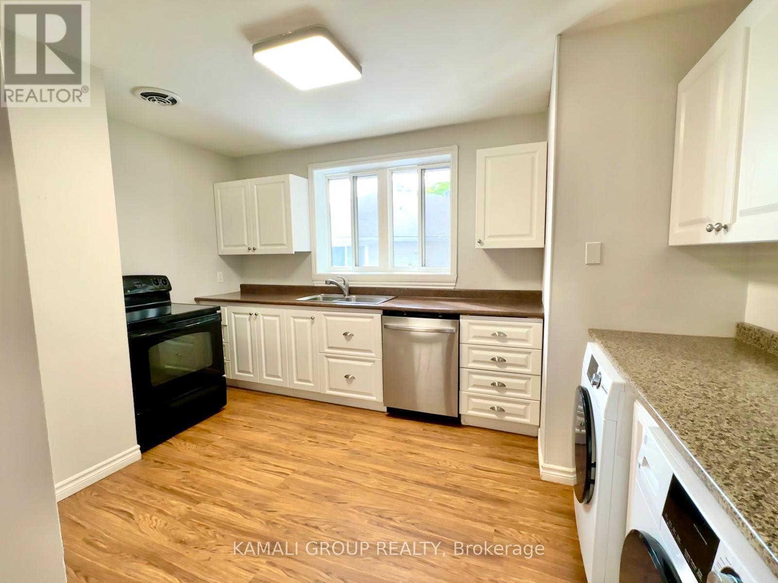 Main - 54 Harrison Drive, Newmarket, Ontario  L3Y 4P4 - Photo 6 - N12135709