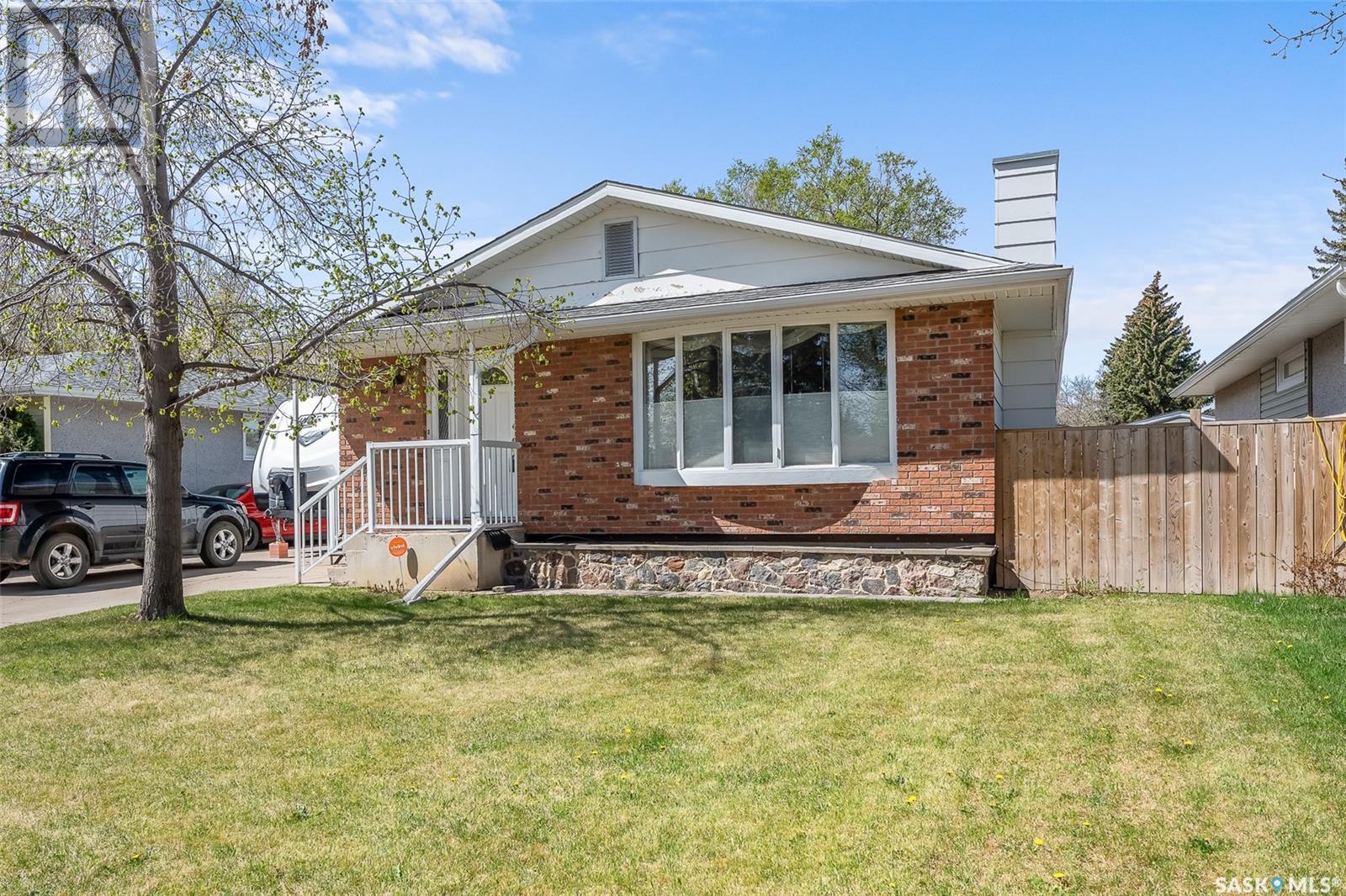 Property at 1304 Queen CRESCENT image 1