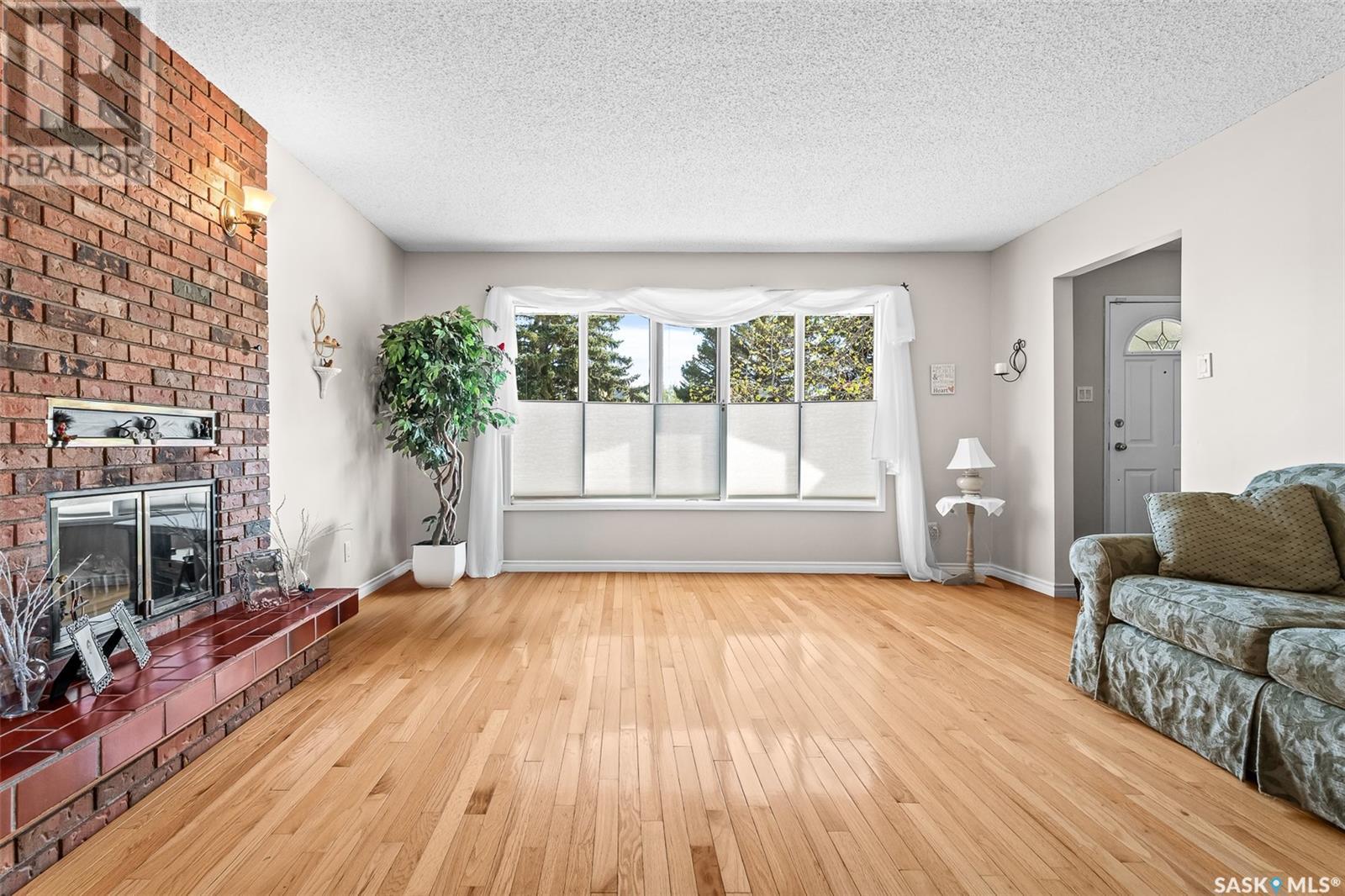 Property at 1304 Queen CRESCENT image 3
