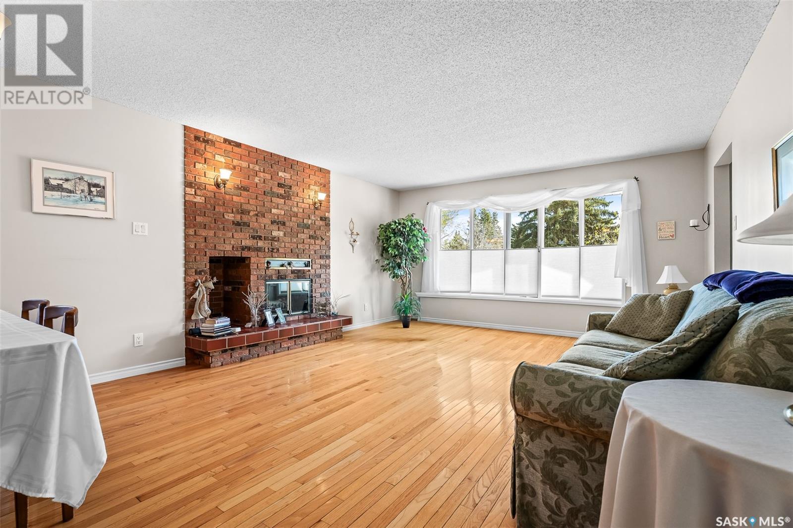 Property at 1304 Queen CRESCENT image 4