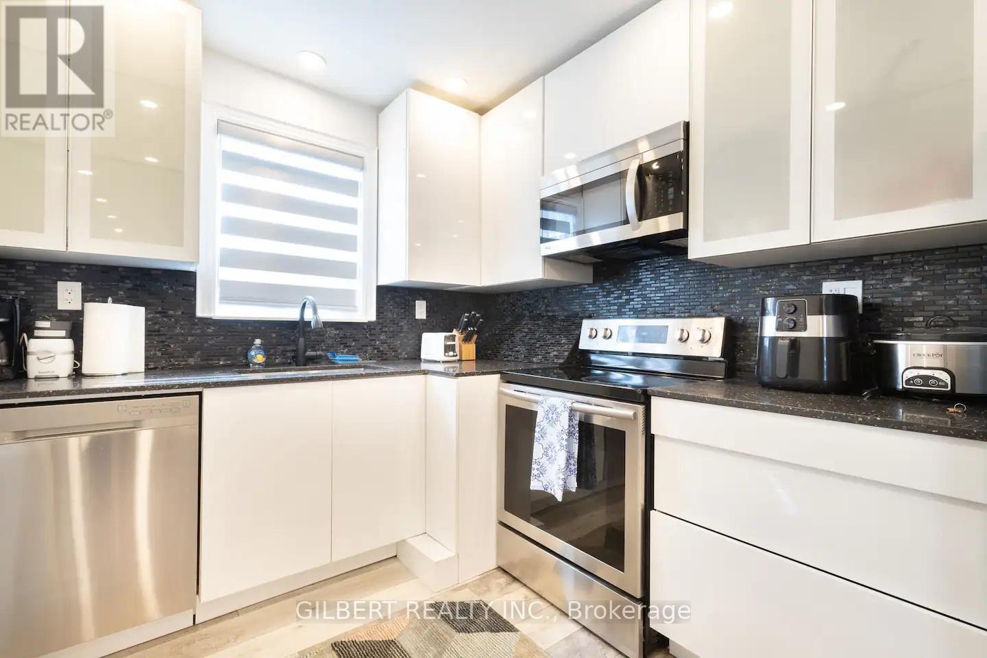 101 Reiner Road, Toronto, Ontario  M3H 2L7 - Photo 2 - C12137494