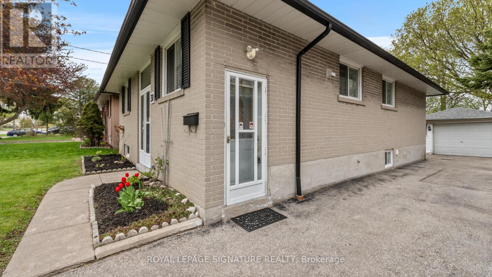 30 Oakridge Drive, Toronto, Ontario  M1M 2A4 - Photo 19 - E12137471