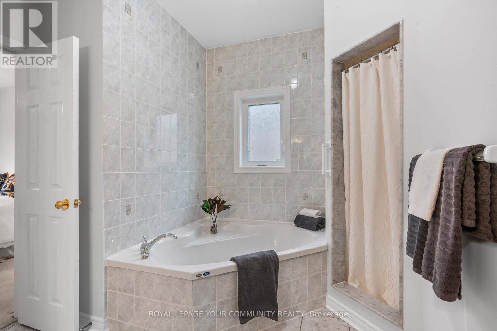 516 Stone Road, Aurora, Ontario  L4G 6Z7 - Photo 16 - N12137523
