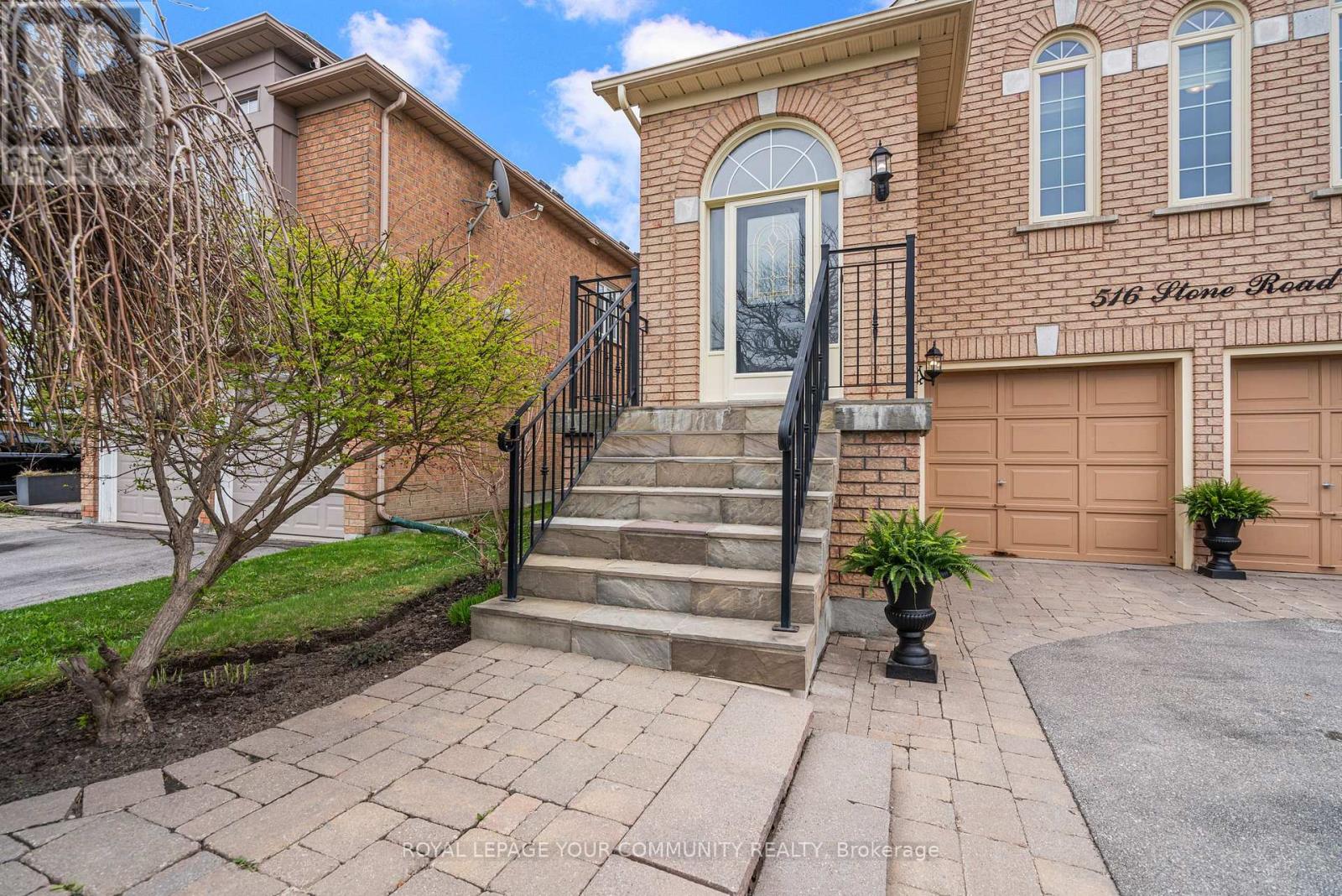 516 Stone Road, Aurora, Ontario  L4G 6Z7 - Photo 2 - N12137523
