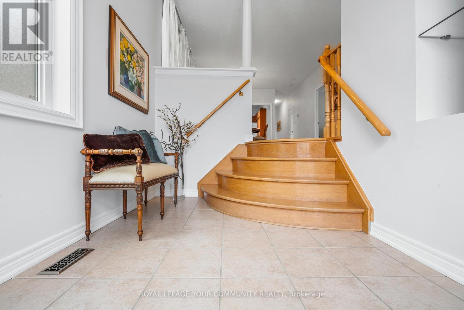 516 Stone Road, Aurora, Ontario  L4G 6Z7 - Photo 3 - N12137523