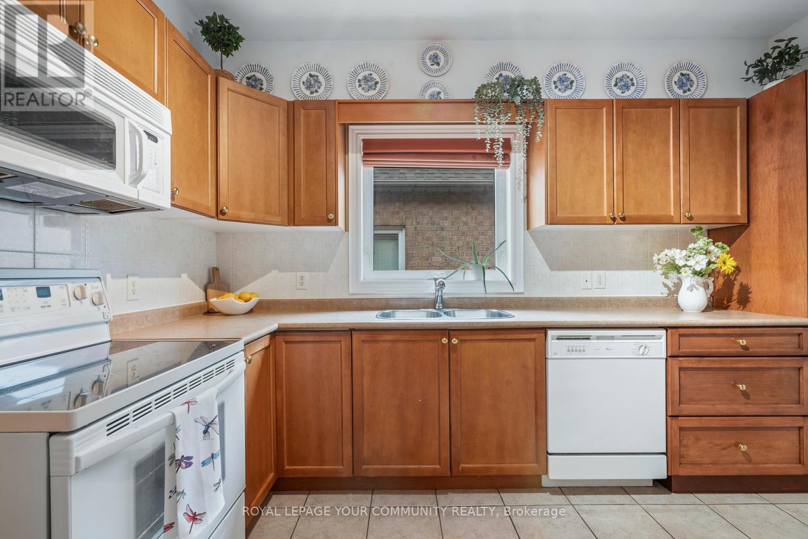 516 Stone Road, Aurora, Ontario  L4G 6Z7 - Photo 7 - N12137523