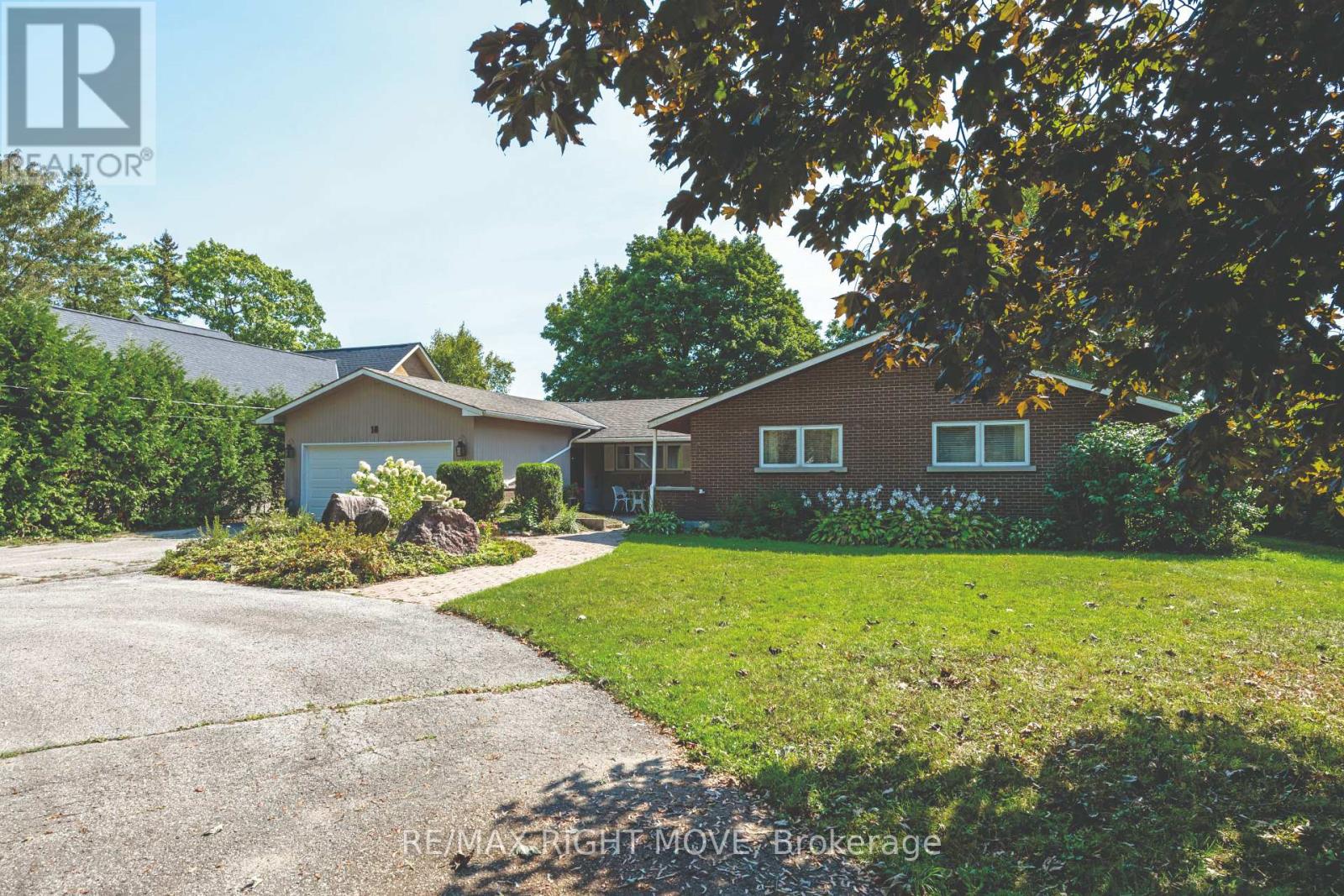 18 MAPLE DRIVE, Orillia, Ontario