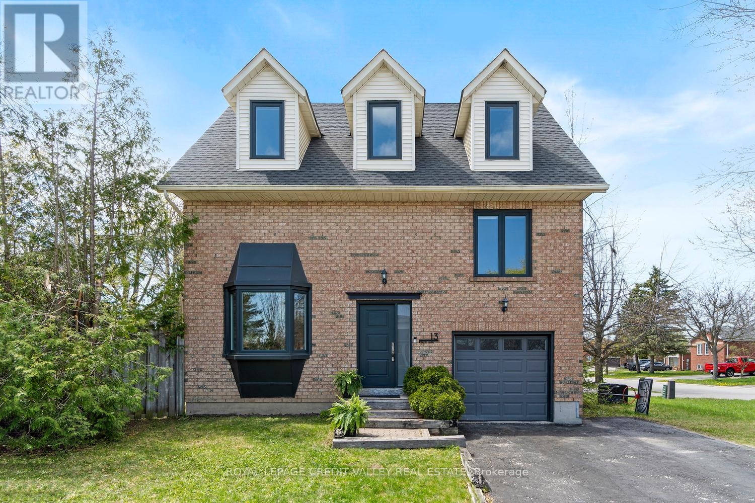 13 KINZIE LANE, Barrie, Ontario
