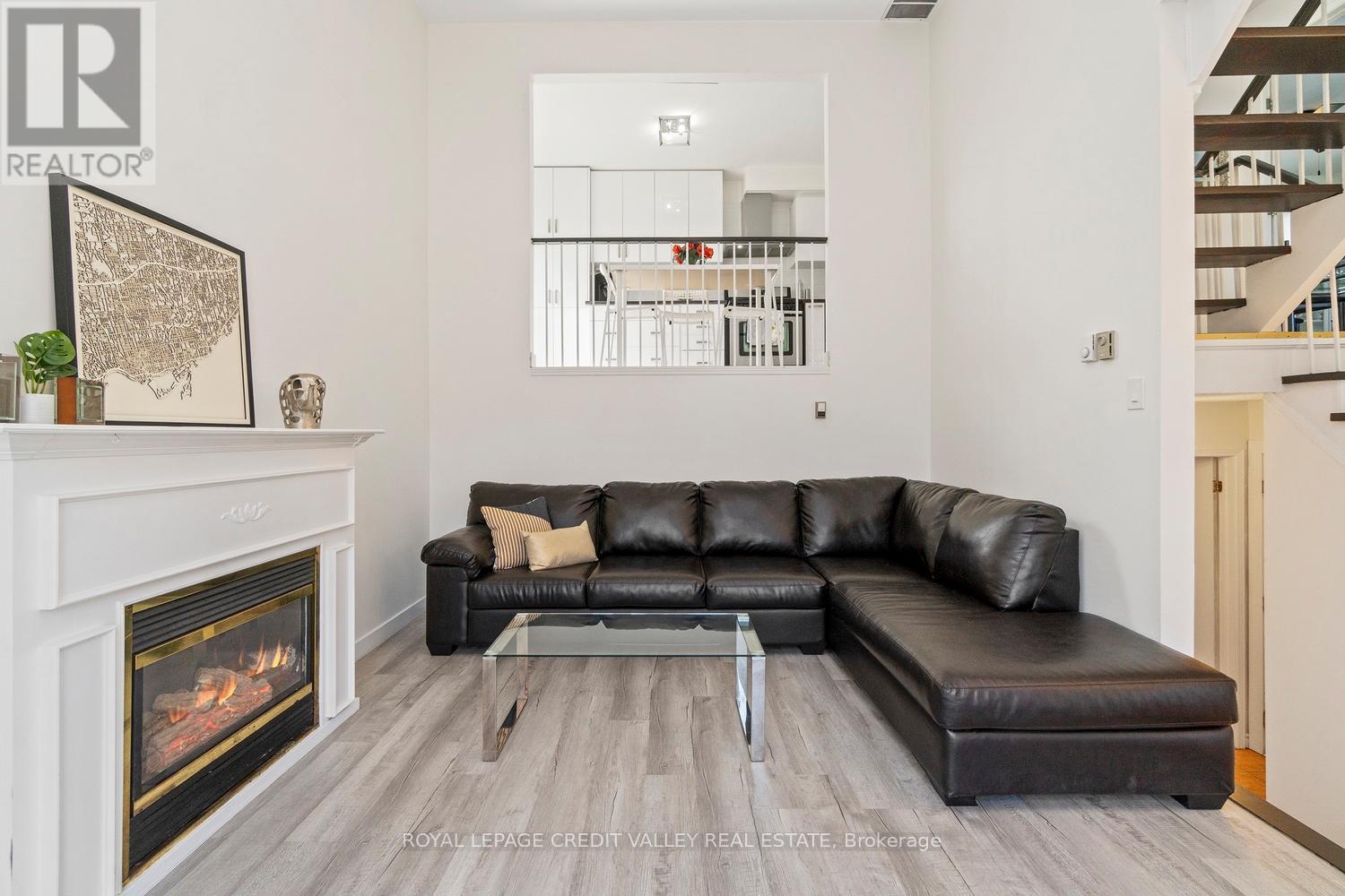 13 Kinzie Lane, Barrie (Grove East), Ontario  L4M 6A2 - Photo 4 - S12137460