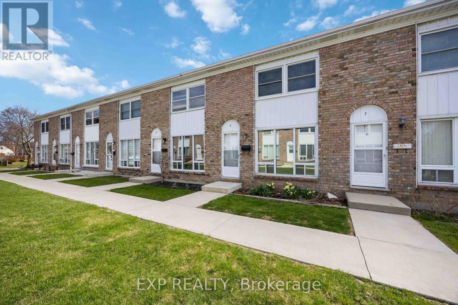 6 - 847 Ross Avenue, Sarnia, Ontario  N7T 7R1 - Photo 2 - X12137776
