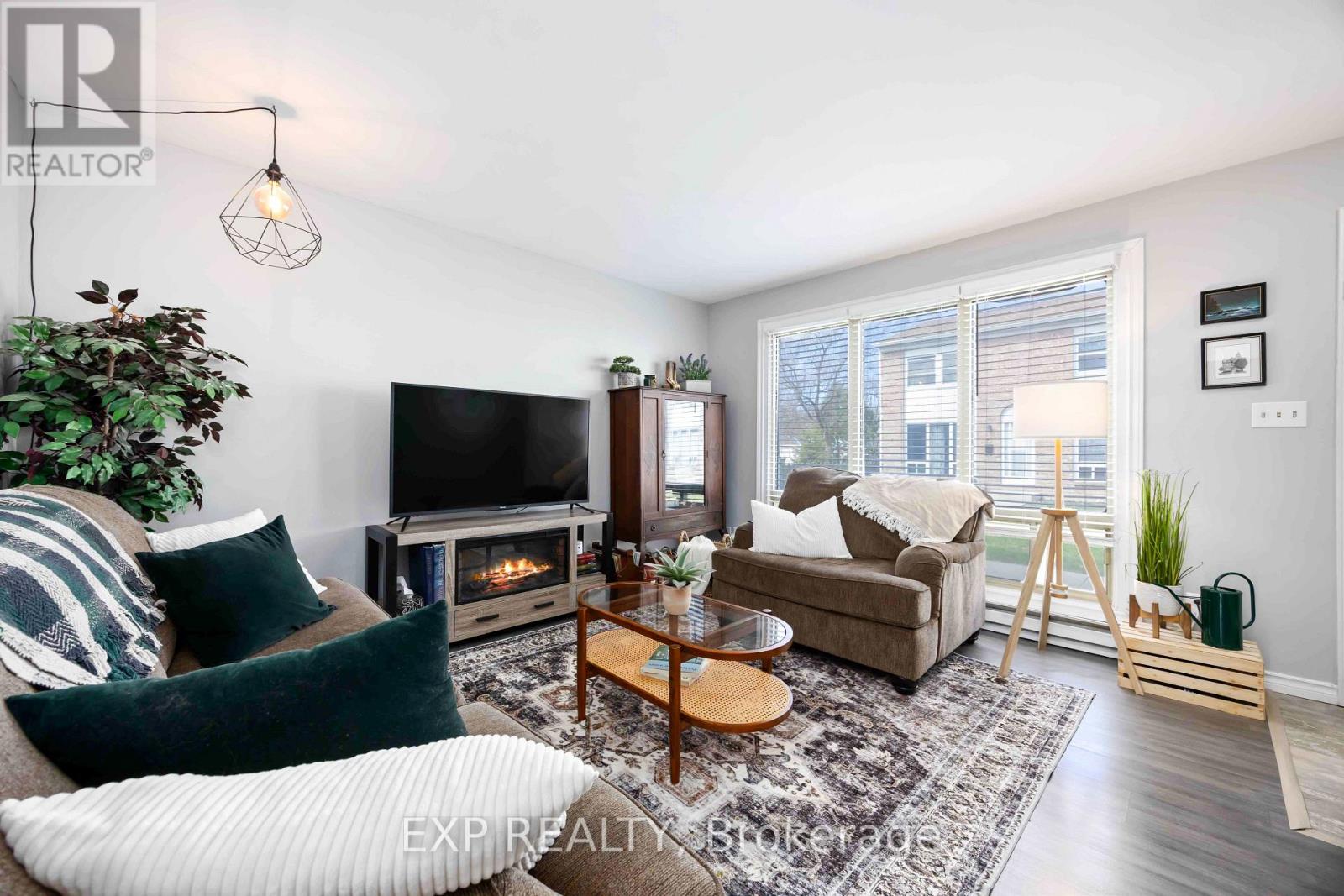 6 - 847 Ross Avenue, Sarnia, Ontario  N7T 7R1 - Photo 6 - X12137776