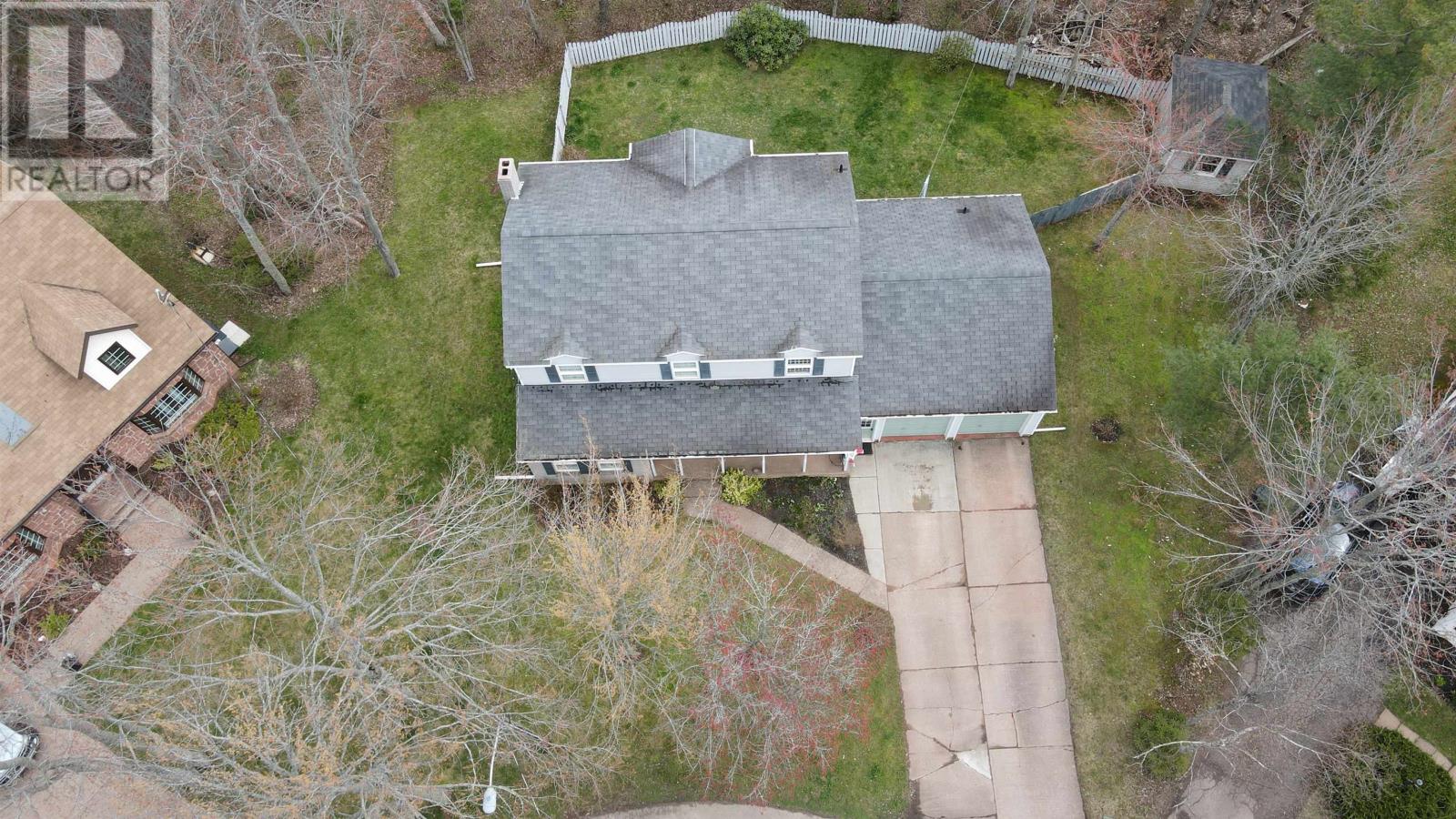 Property at 103 Heritage Court image 2