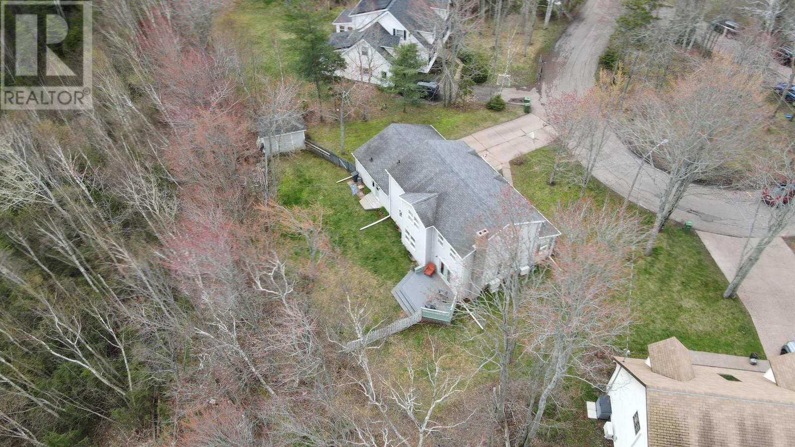 Property at 103 Heritage Court image 3