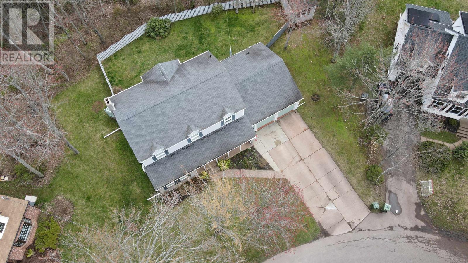 Property at 103 Heritage Court image 5