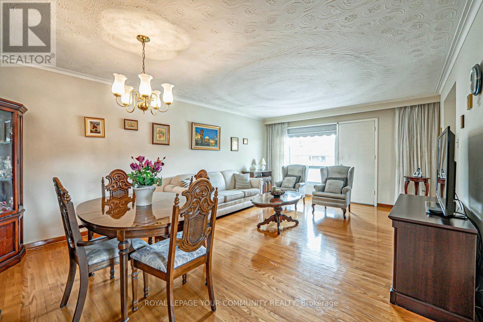 10 Grenadine Court, Toronto, Ontario  M9L 2H6 - Photo 11 - W12137414