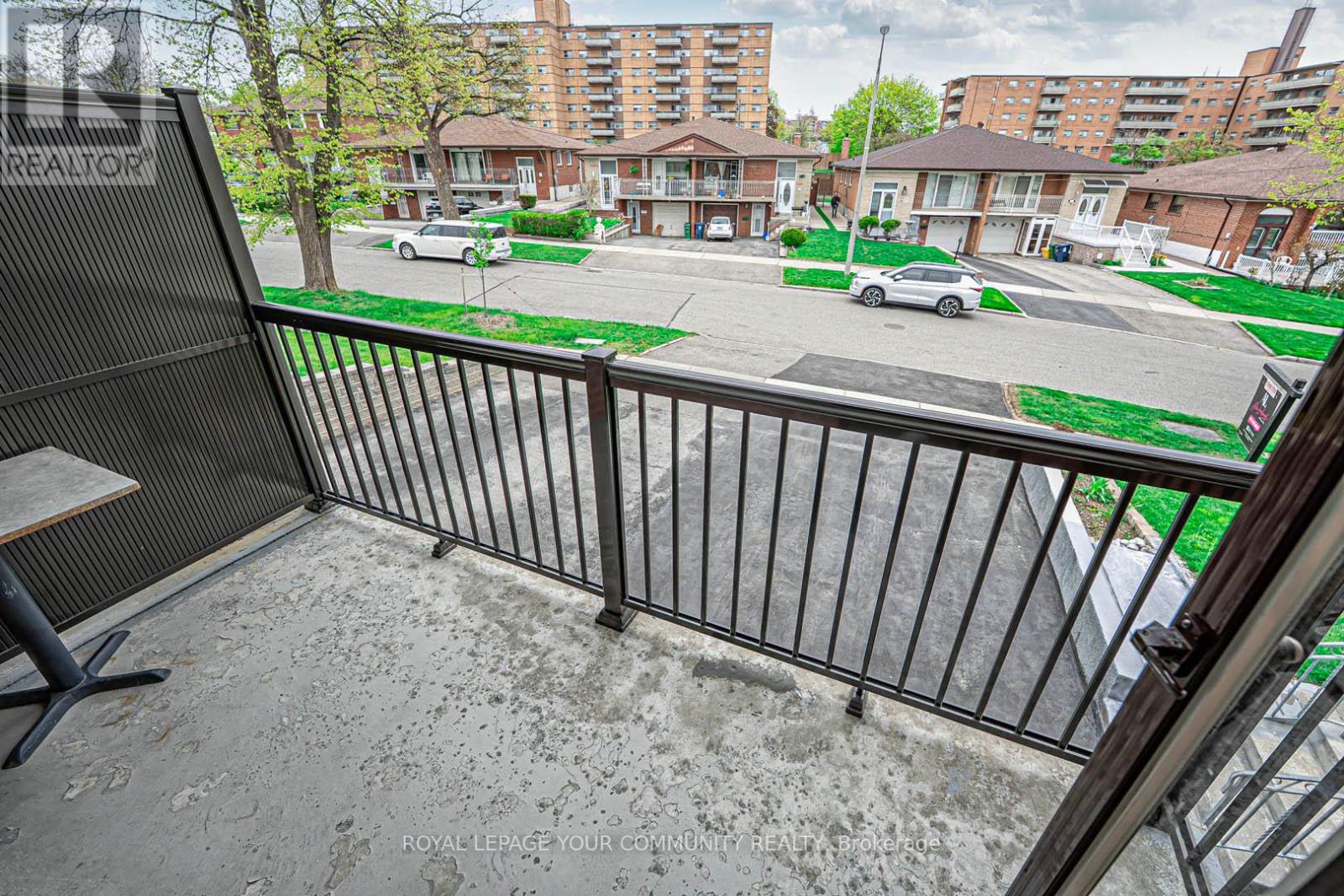 10 Grenadine Court, Toronto, Ontario  M9L 2H6 - Photo 12 - W12137414