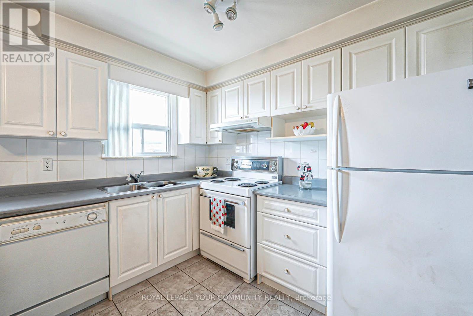10 Grenadine Court, Toronto, Ontario  M9L 2H6 - Photo 16 - W12137414
