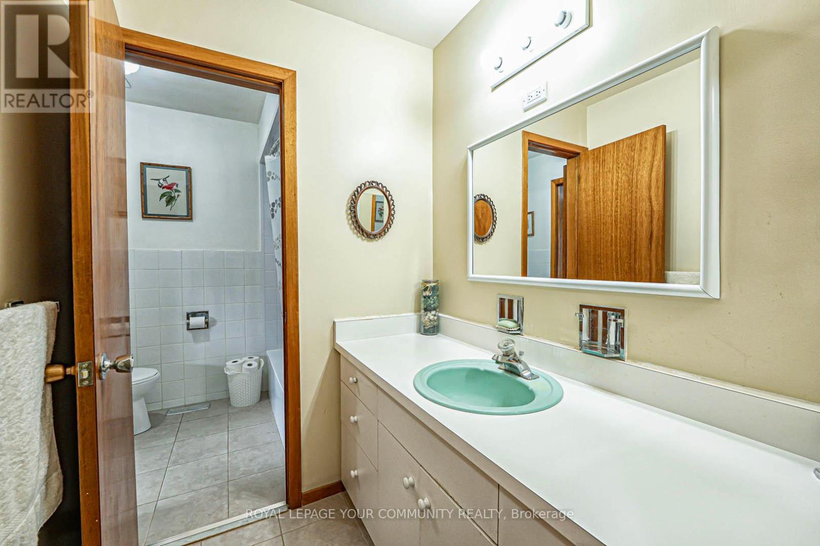 10 Grenadine Court, Toronto, Ontario  M9L 2H6 - Photo 23 - W12137414