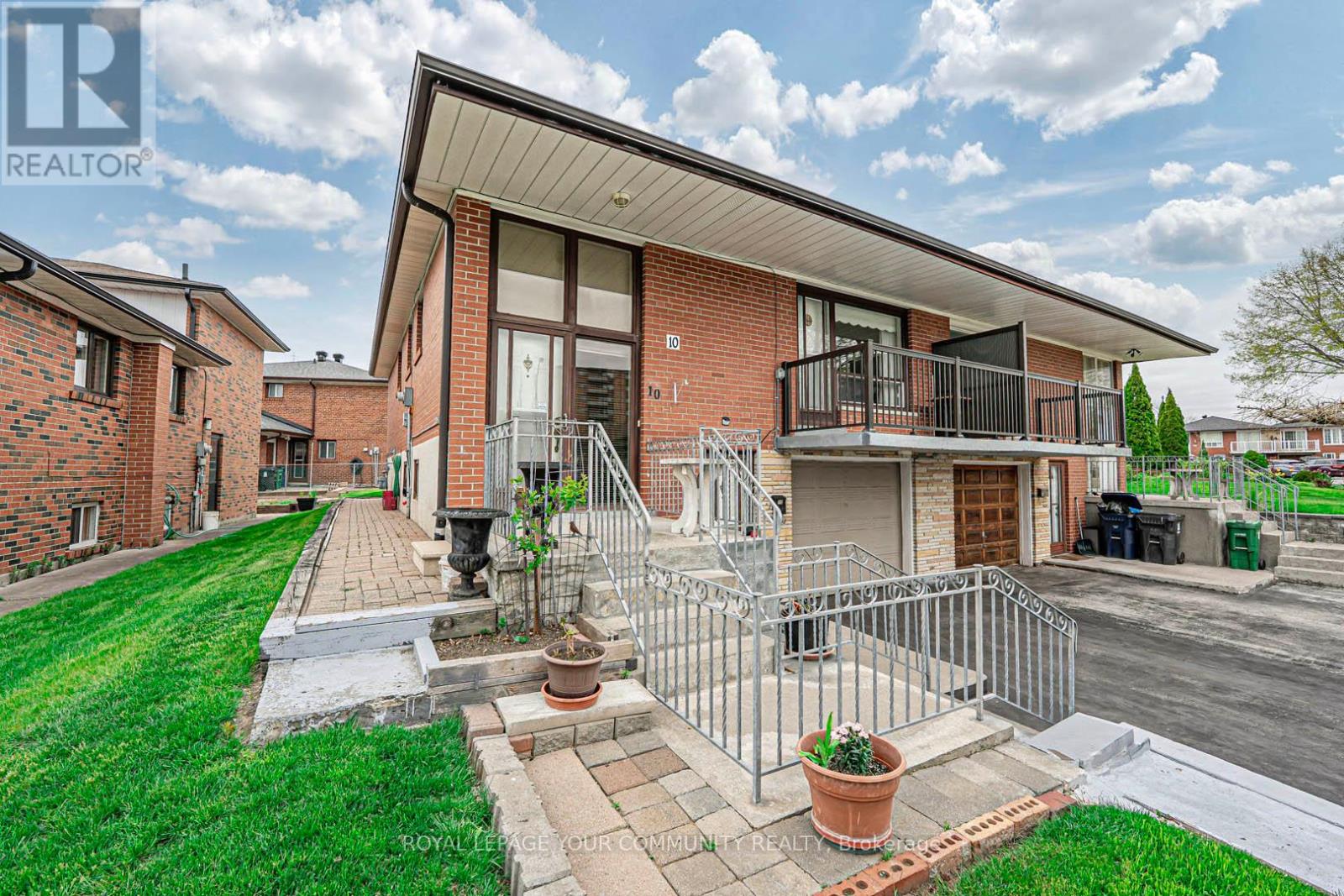 10 Grenadine Court, Toronto, Ontario  M9L 2H6 - Photo 4 - W12137414