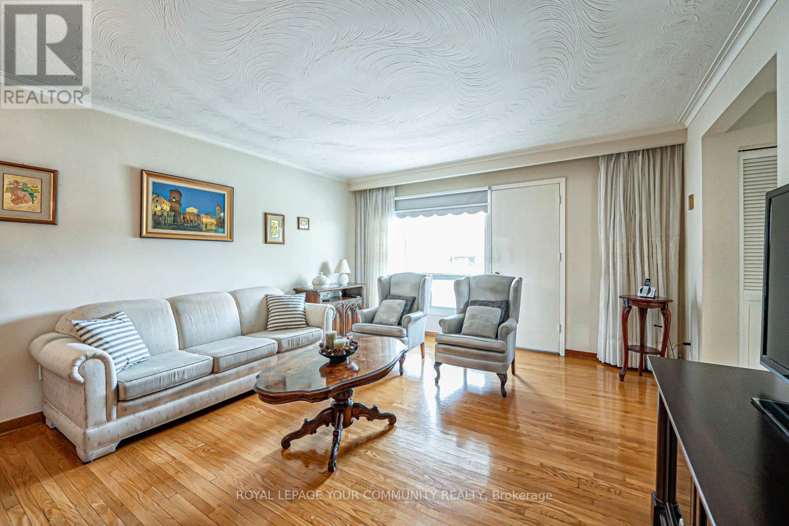 10 Grenadine Court, Toronto, Ontario  M9L 2H6 - Photo 8 - W12137414