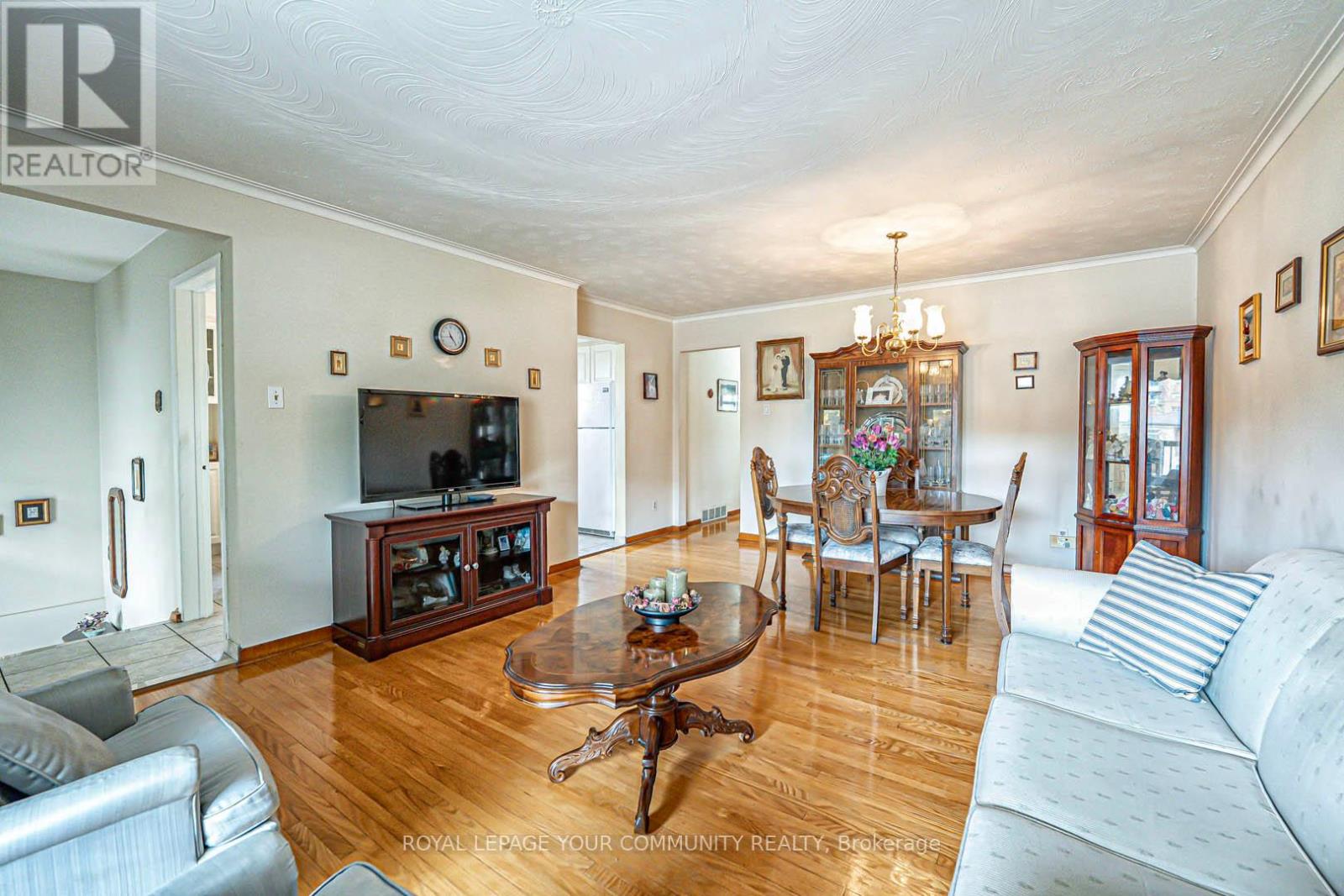 10 Grenadine Court, Toronto, Ontario  M9L 2H6 - Photo 9 - W12137414