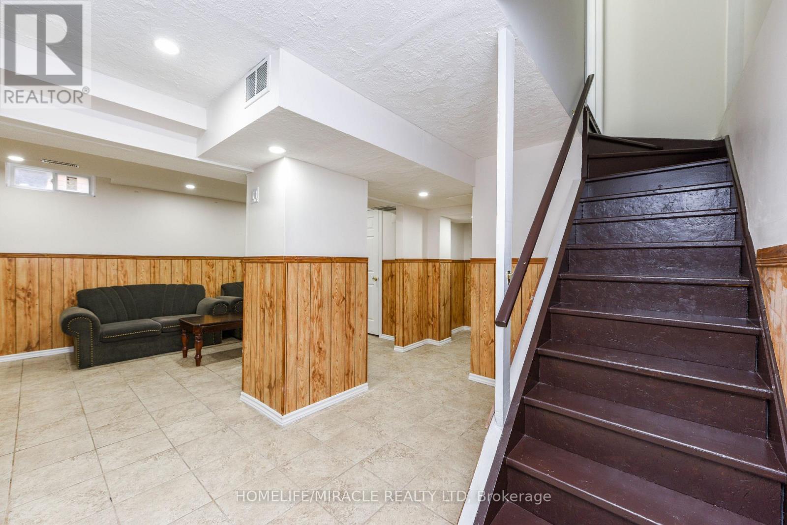 40 Calmist Crescent, Brampton, Ontario  L6Y 4L6 - Photo 32 - W12137435
