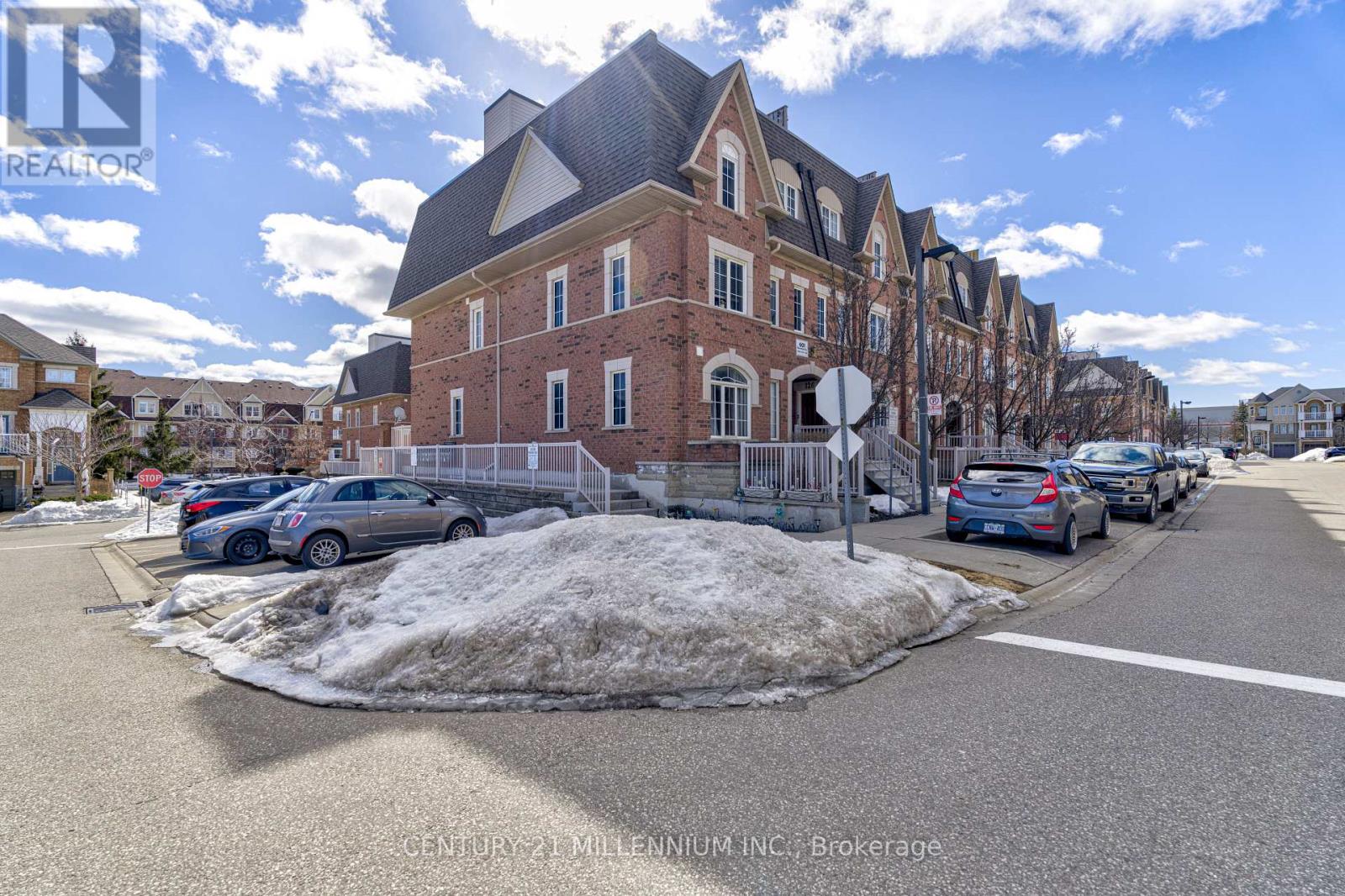 121 - 601 Shoreline Drive, Mississauga, Ontario  L5B 4J9 - Photo 2 - W12137445