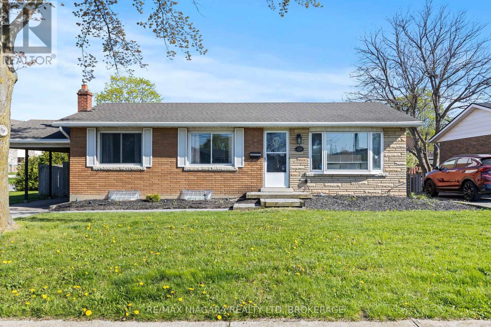 234 Lakeshore Road, St. Catharines (Vine/linwell), Ontario  L2M 1R5 - Photo 1 - X12137739