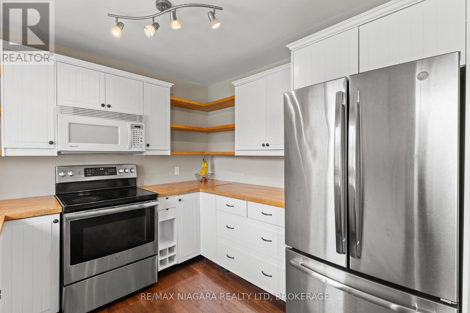 234 Lakeshore Road, St. Catharines (Vine/linwell), Ontario  L2M 1R5 - Photo 11 - X12137739