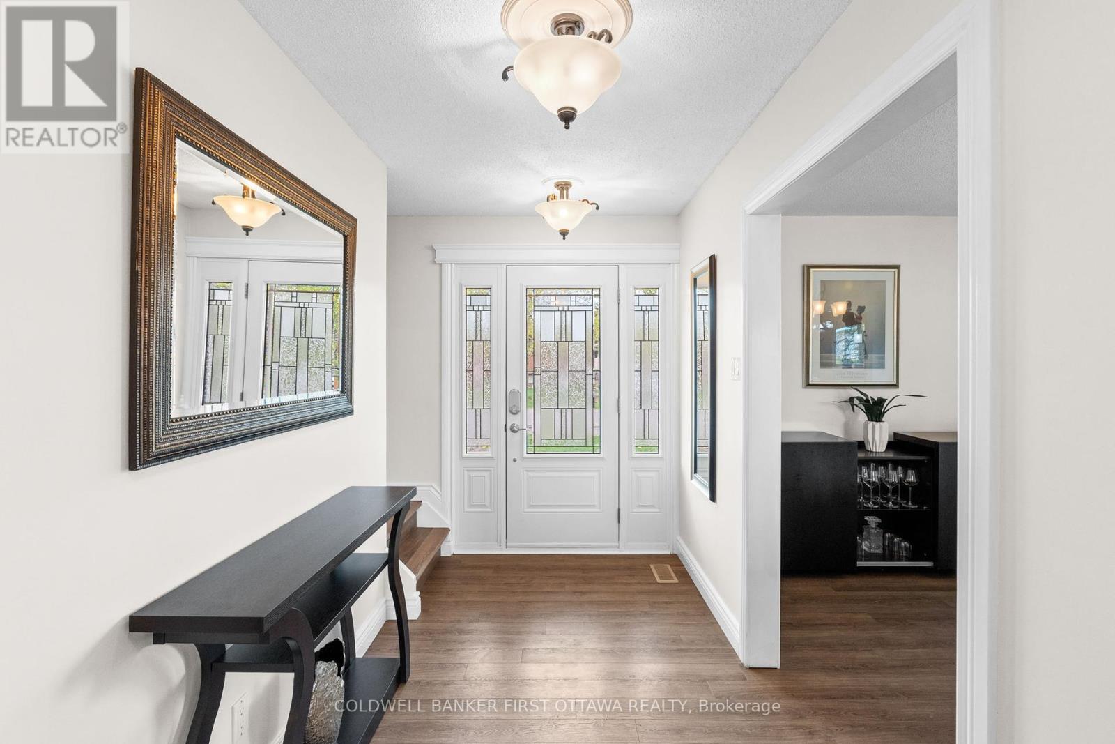 25 Pretty Street, Ottawa, Ontario  K2S 1N3 - Photo 2 - X12137701