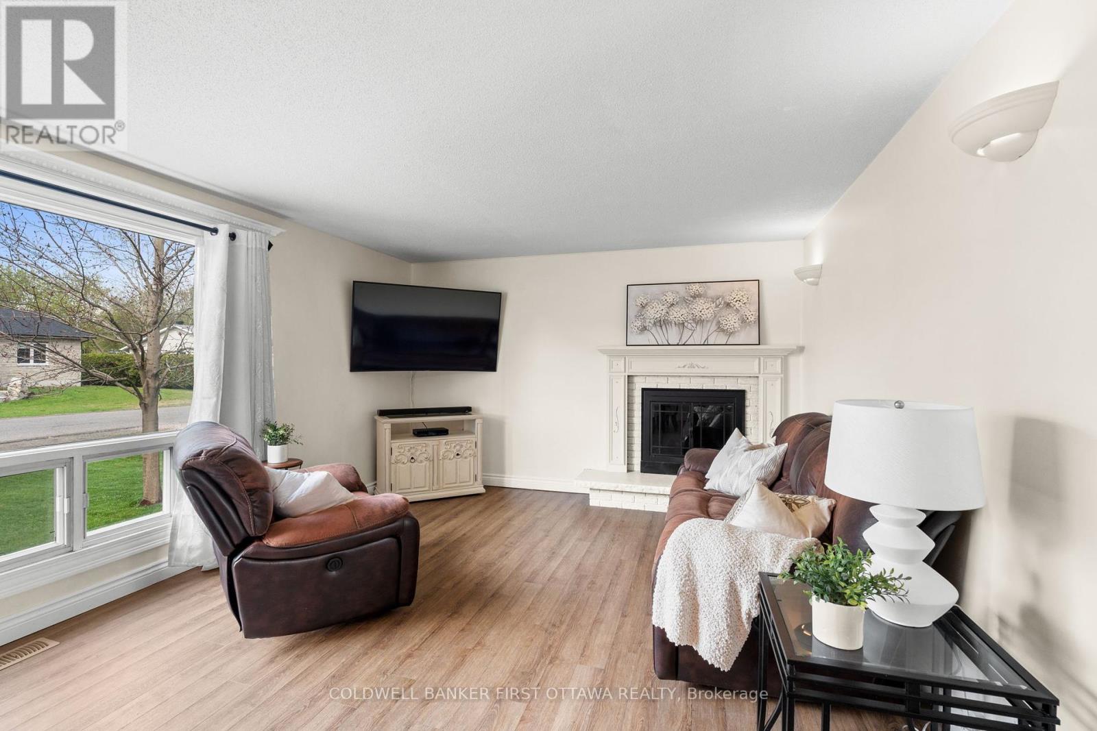 25 Pretty Street, Ottawa, Ontario  K2S 1N3 - Photo 5 - X12137701