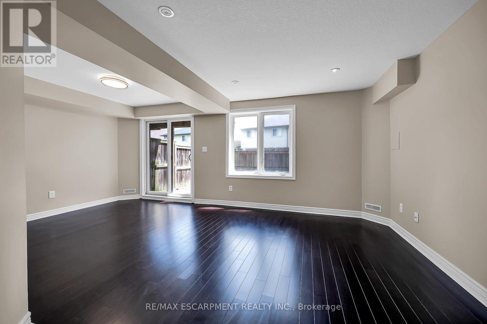 4 Myers Lane, Hamilton, Ontario  L9G 0A5 - Photo 39 - X12137365