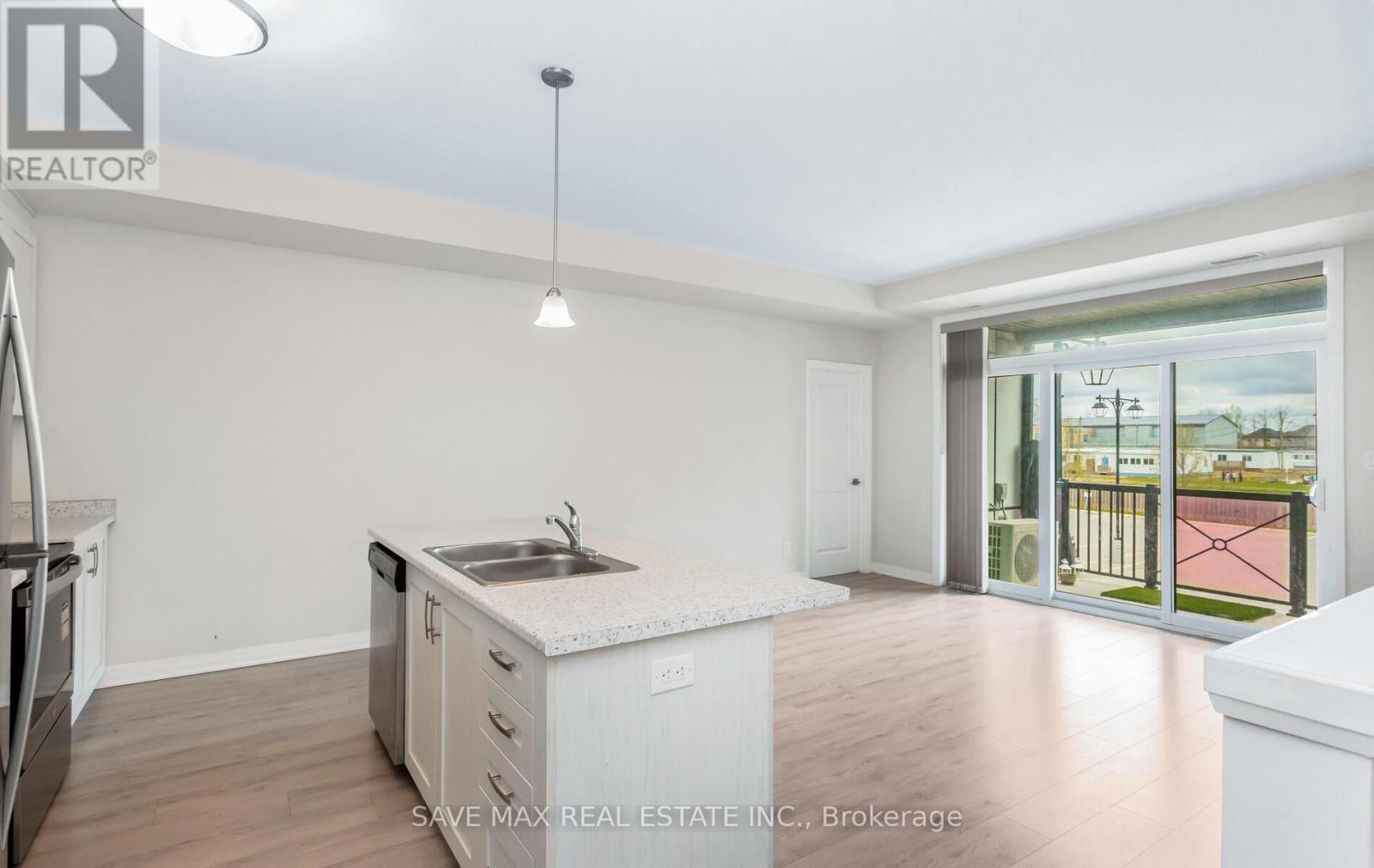 2h - 155 Thomas Slee Drive, Kitchener, Ontario  N2P 0J8 - Photo 4 - X12137400