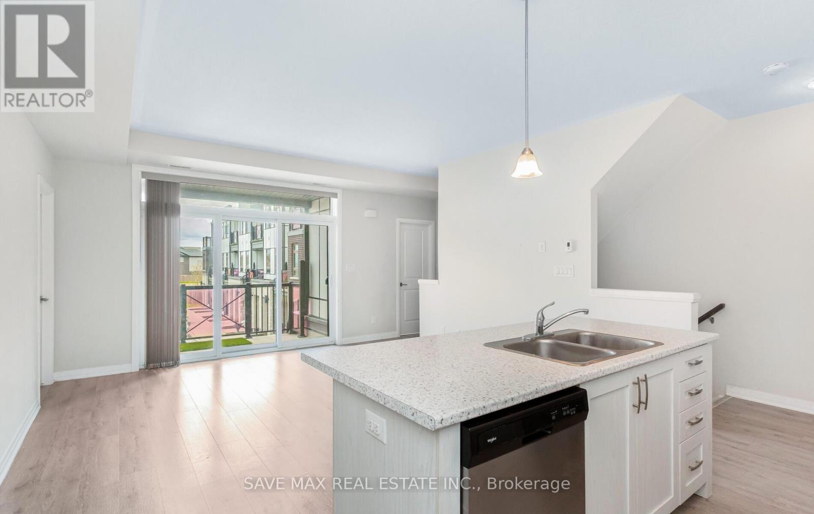 2h - 155 Thomas Slee Drive, Kitchener, Ontario  N2P 0J8 - Photo 5 - X12137400