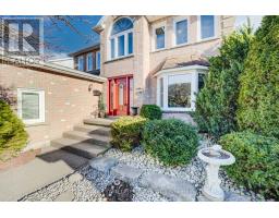 25 LYNNVALLEY CRESCENT, Kitchener, Ontario