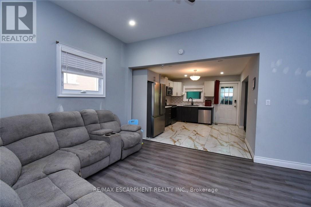 111 Mary Street, Hamilton, Ontario  L8R 1K4 - Photo 5 - X12137516