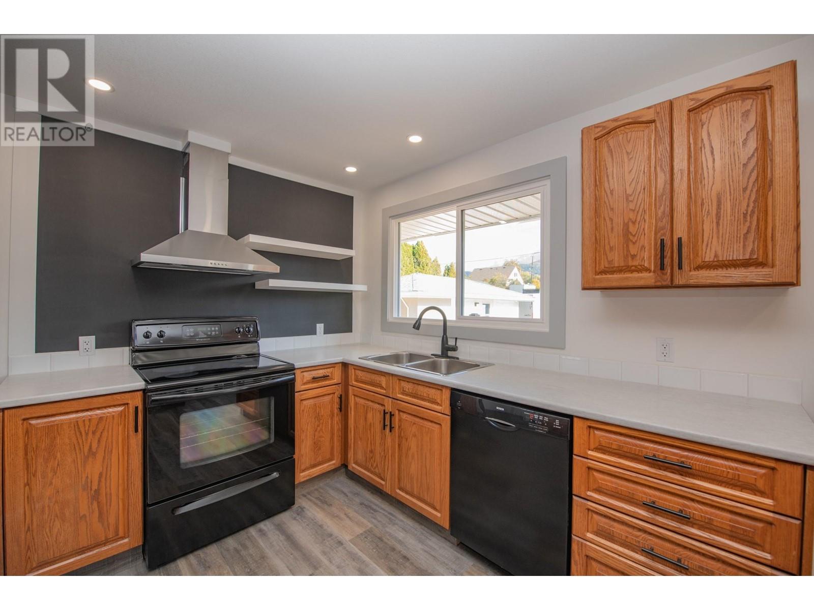 3211 16th Street, Vernon, British Columbia  V1T 3X5 - Photo 9 - 10347073